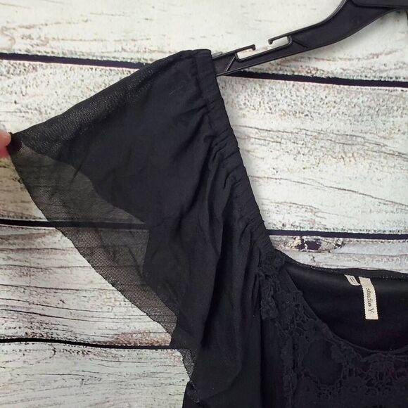 Studio Y Large Black Mesh Flutter Sleeve Top Lace Appliqué Detail - Picture 2 of 7